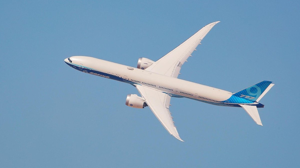 Места 13f над крылом самолета 737-800