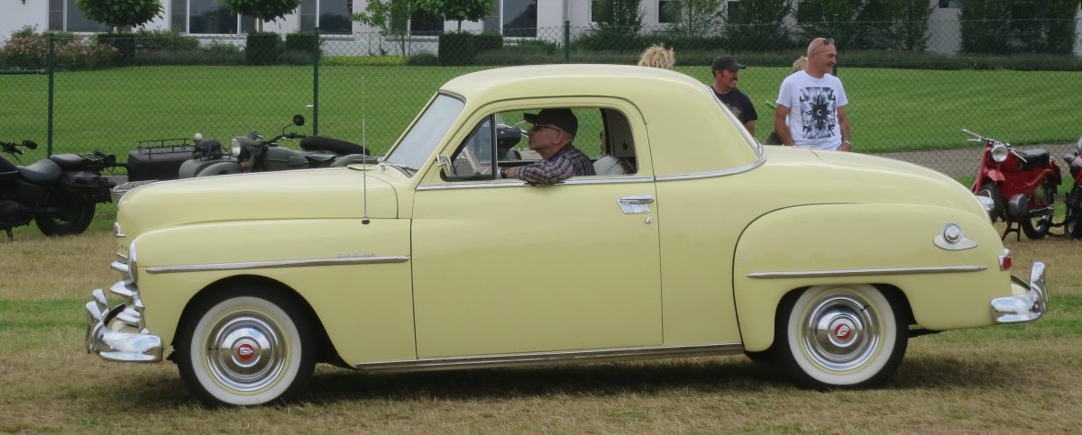 Plymouth Deluxe Business Coupe (1940)