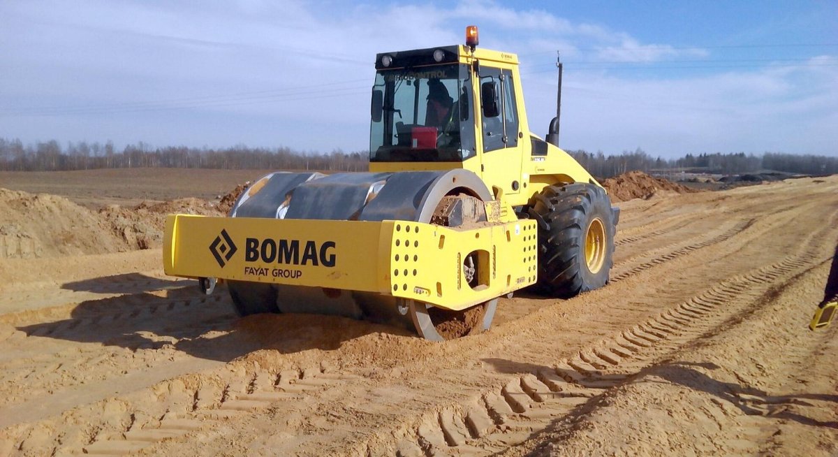 Кулачковый каток для уплотнения грунта