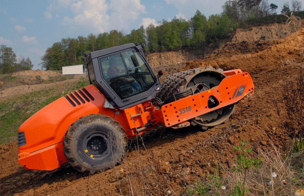 Каток грунтовый Хамм