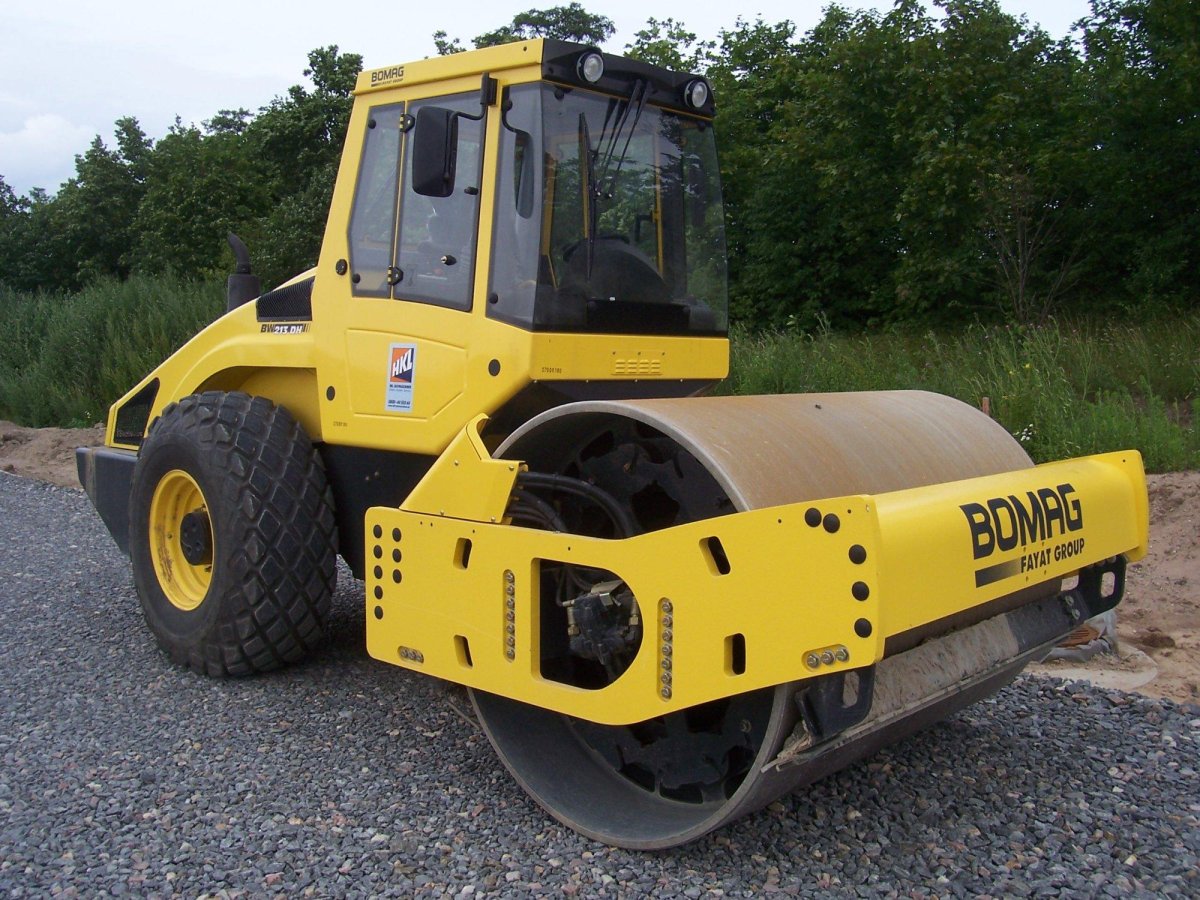 Грунтовый каток Bomag 213