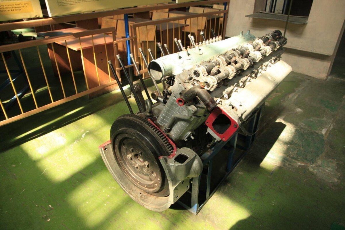 МАЗ 7917 двигатель