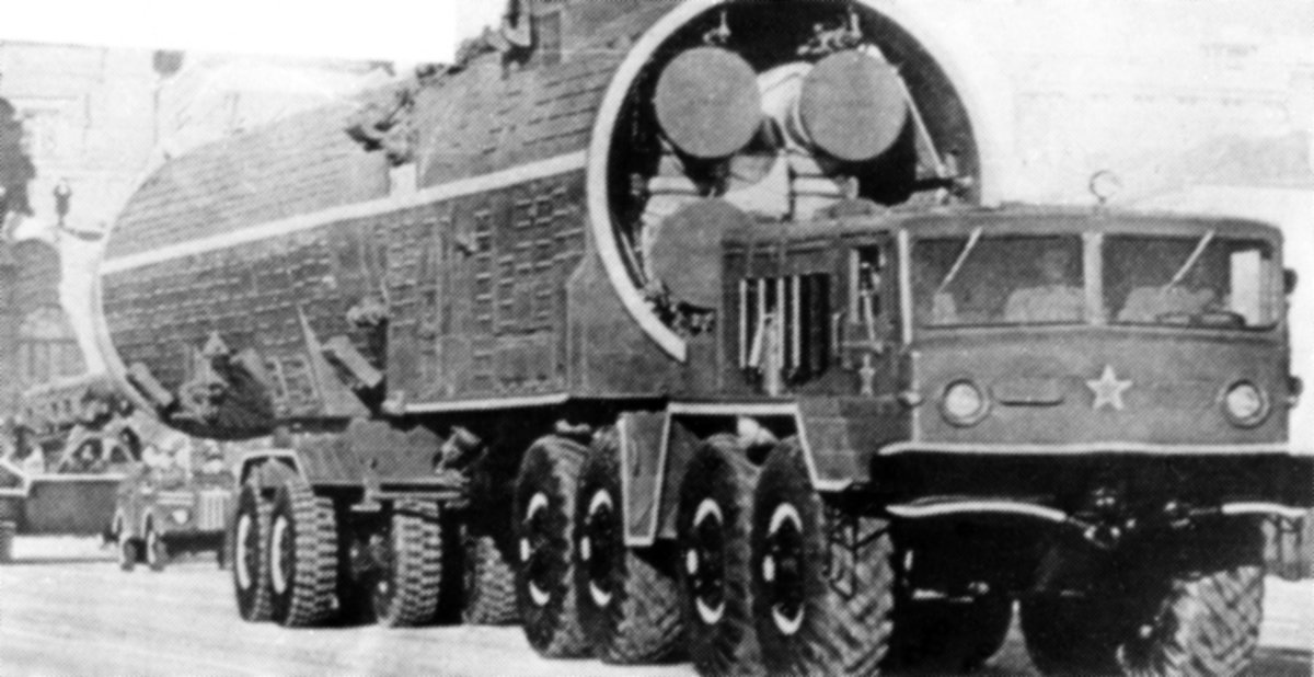 МАЗ-537 ракетный тягач