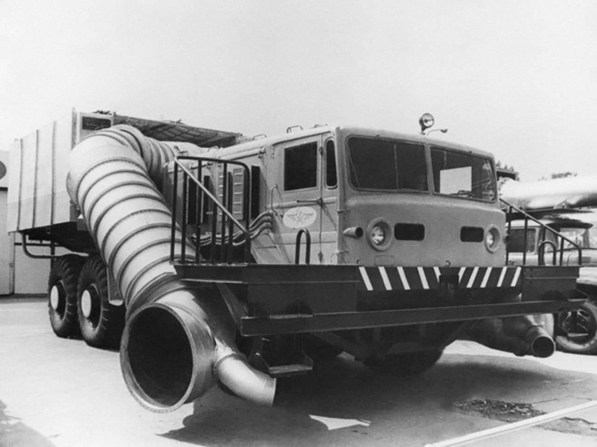 МАЗ 537 Аэродромный тягач