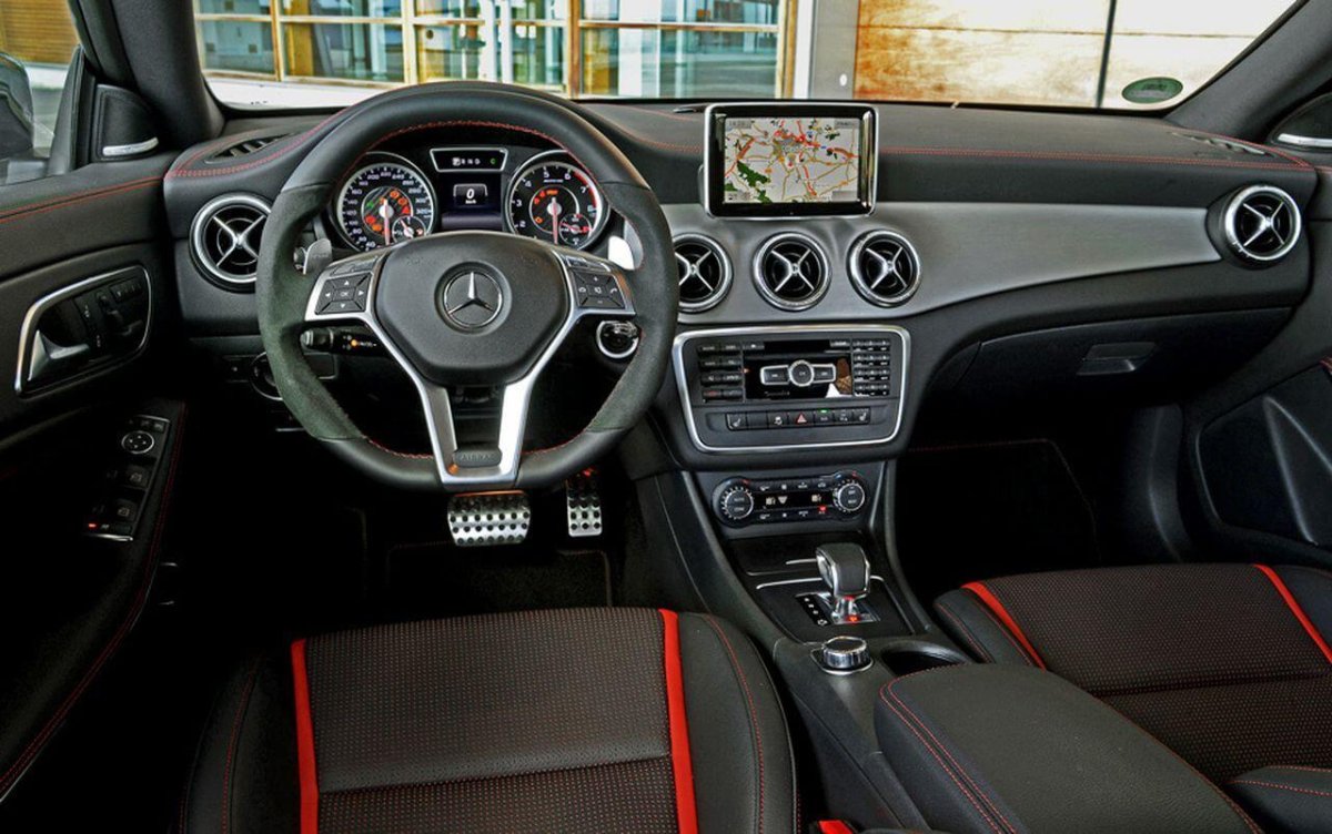 Mercedes Benz CLA 45 AMG салон