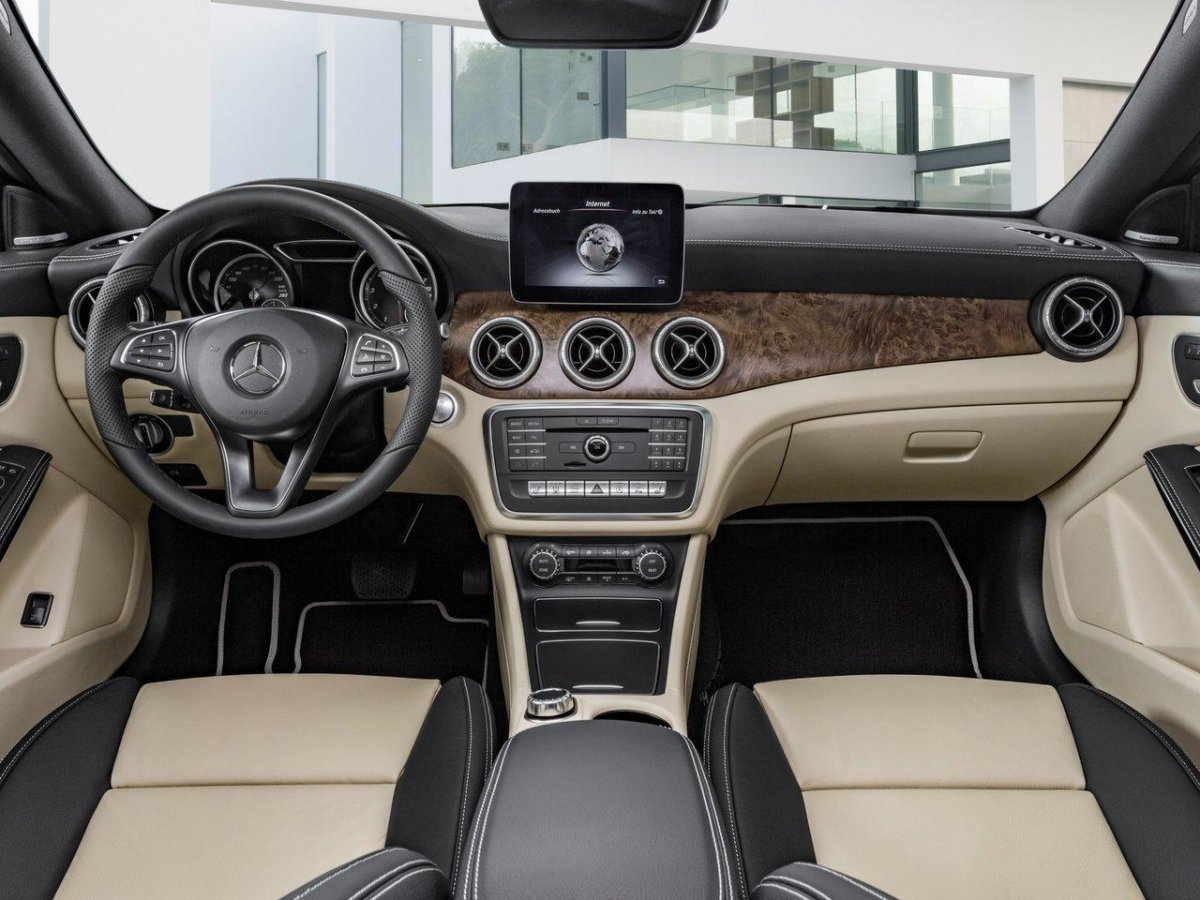 Mercedes Benz CLA 200 салон