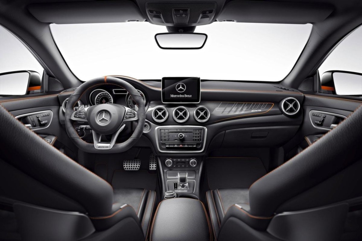 Мерседес Бенц CLA салон