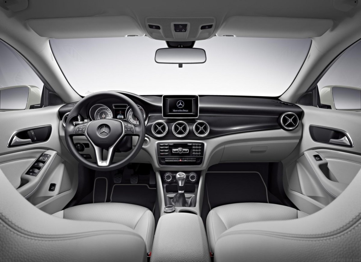 Мерседес Бенц CLA 180