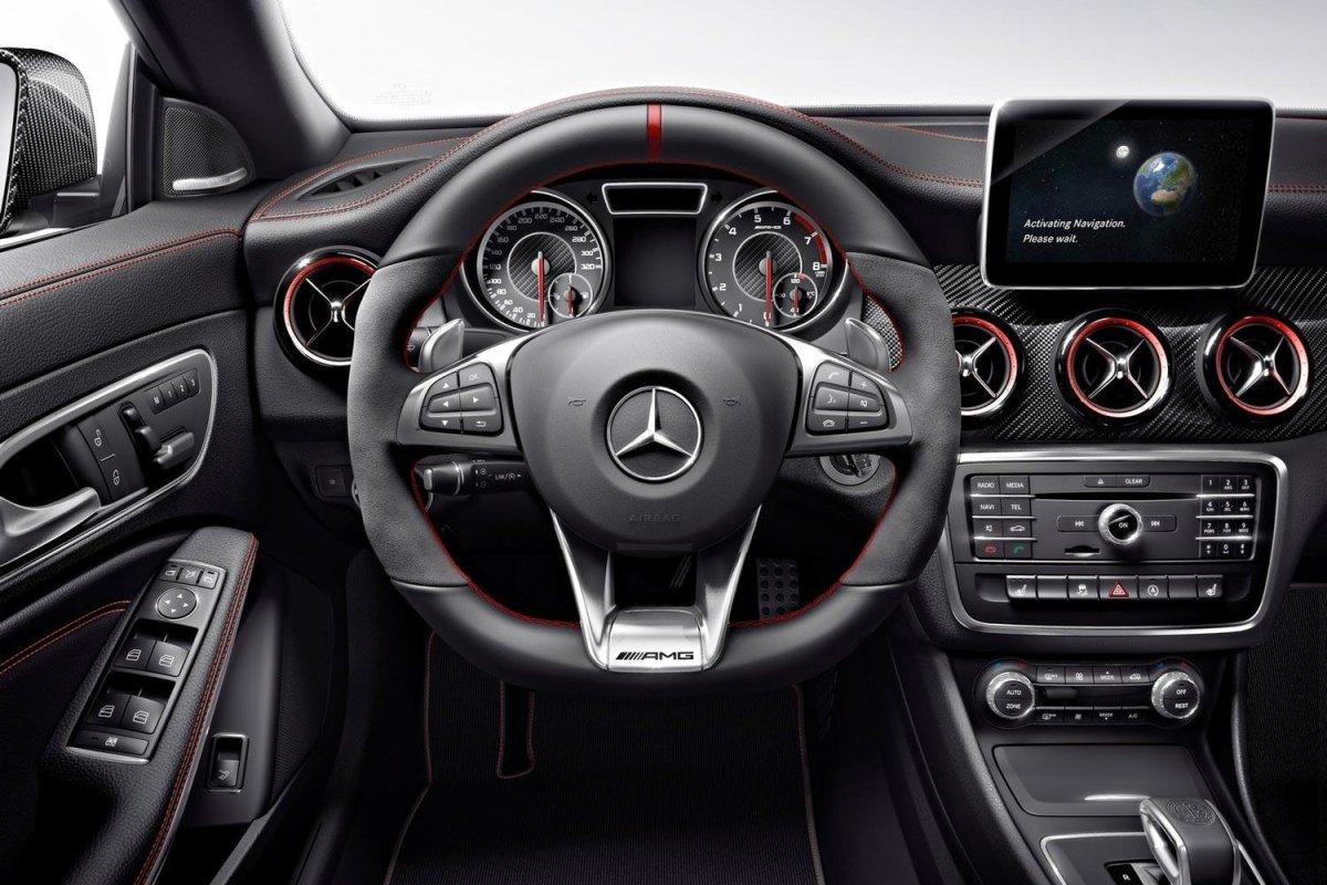 Мерседес CLA 45 AMG салон