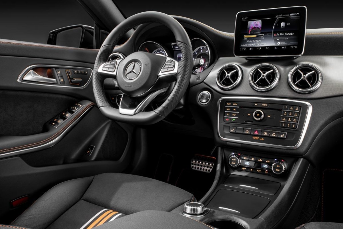 Мерседес-Бенц CLA 250 AMG салон