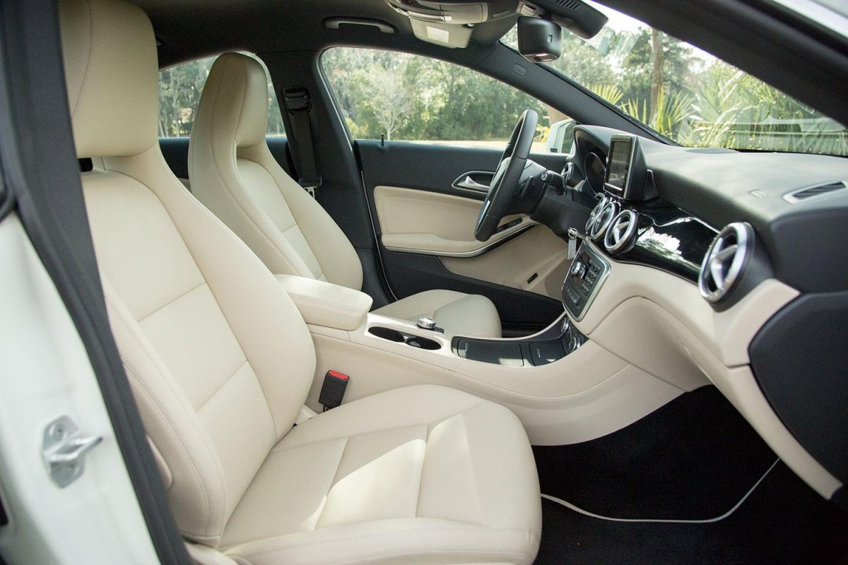 Мерседес CLA 250 бежевый салон