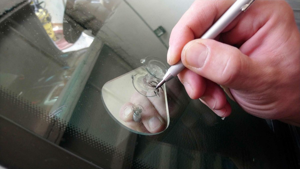 Скол на лобовом стекле