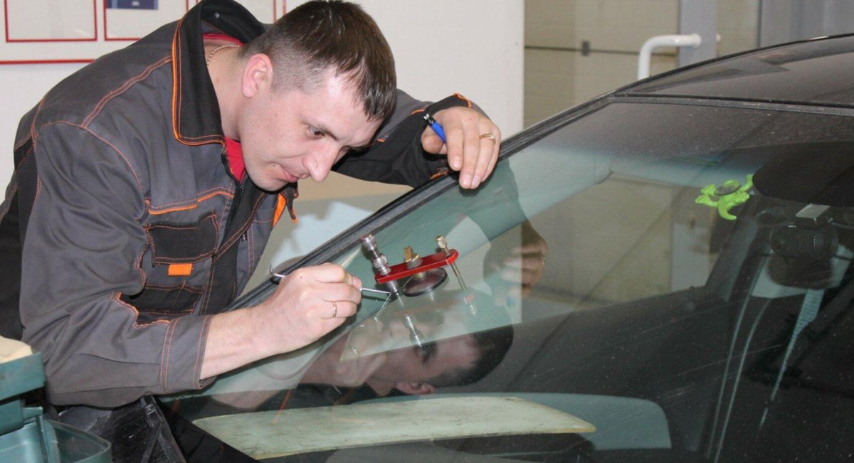 Починка трещин на лобовом стекле