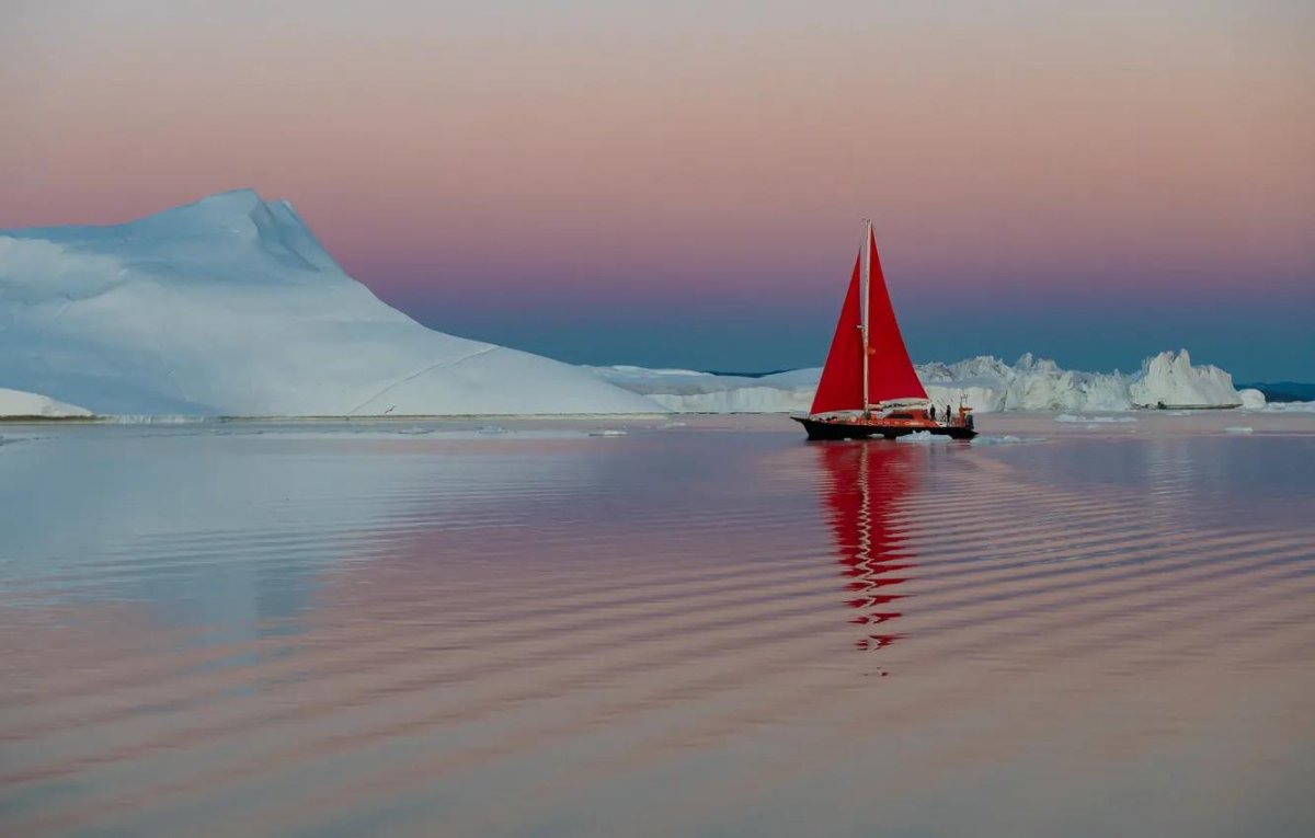 Яхта во льдах