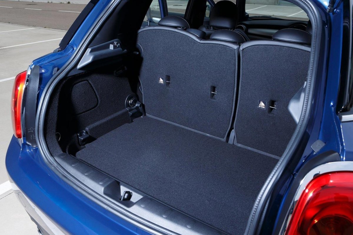 Mini Hatch 5d 2015 багажник