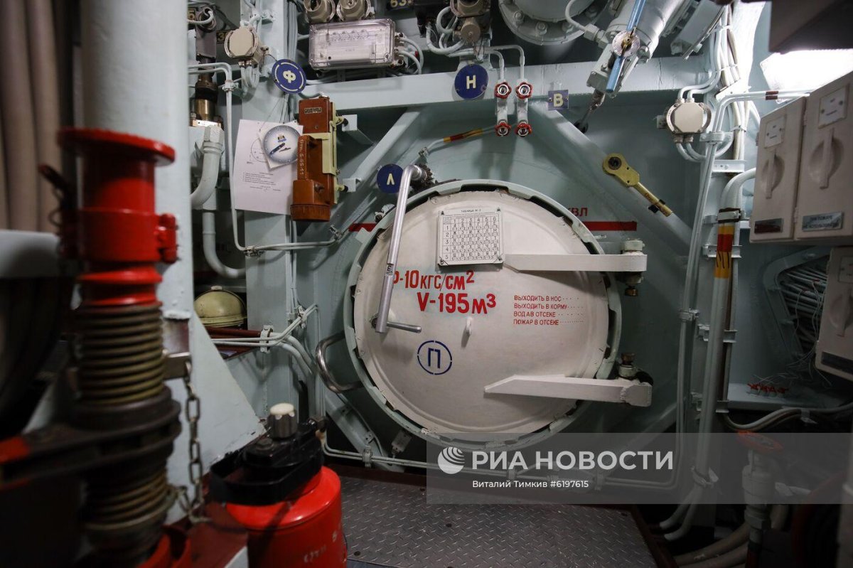 Электрическая подводная лодка Великий Новгород