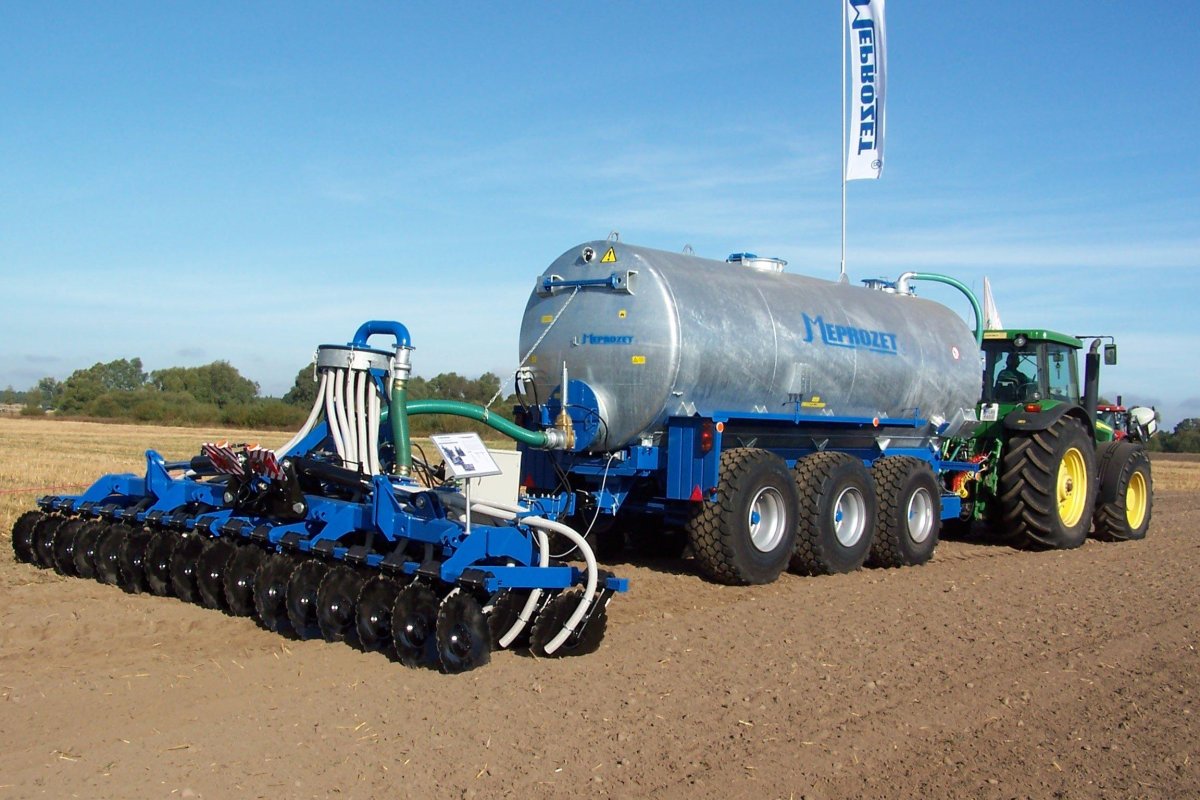 Аппликатор для внесения жидких удобрений