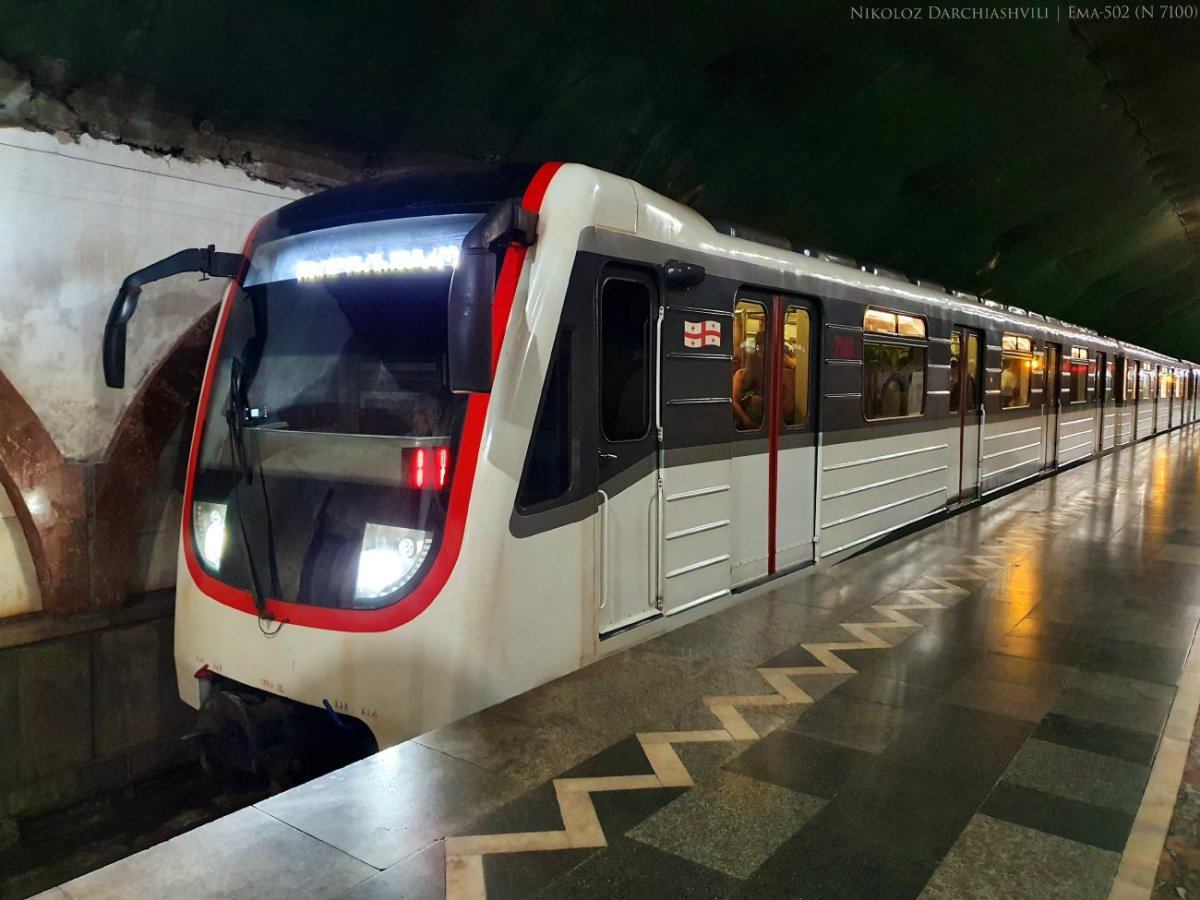 ЕМА 502 В метро в Тбилиси
