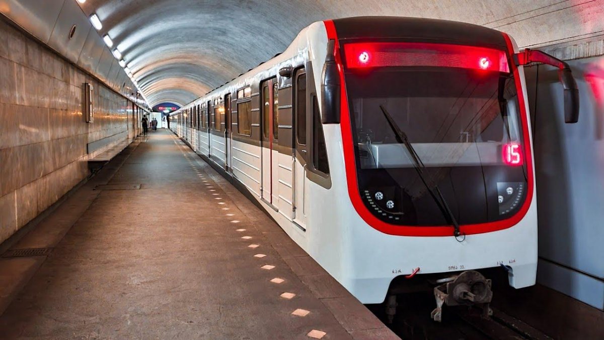 Вагон метро ЕМА 502