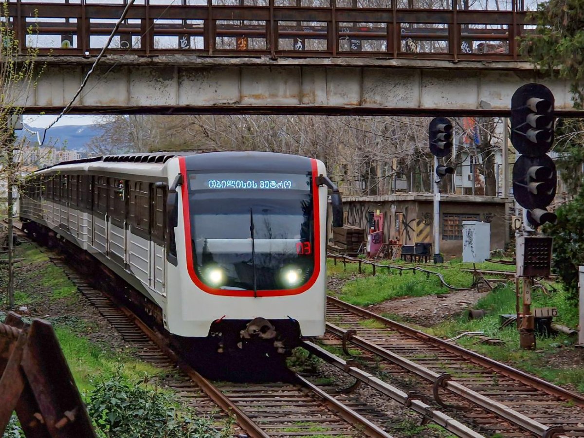 ЕМА 502 В метро в Тбилиси