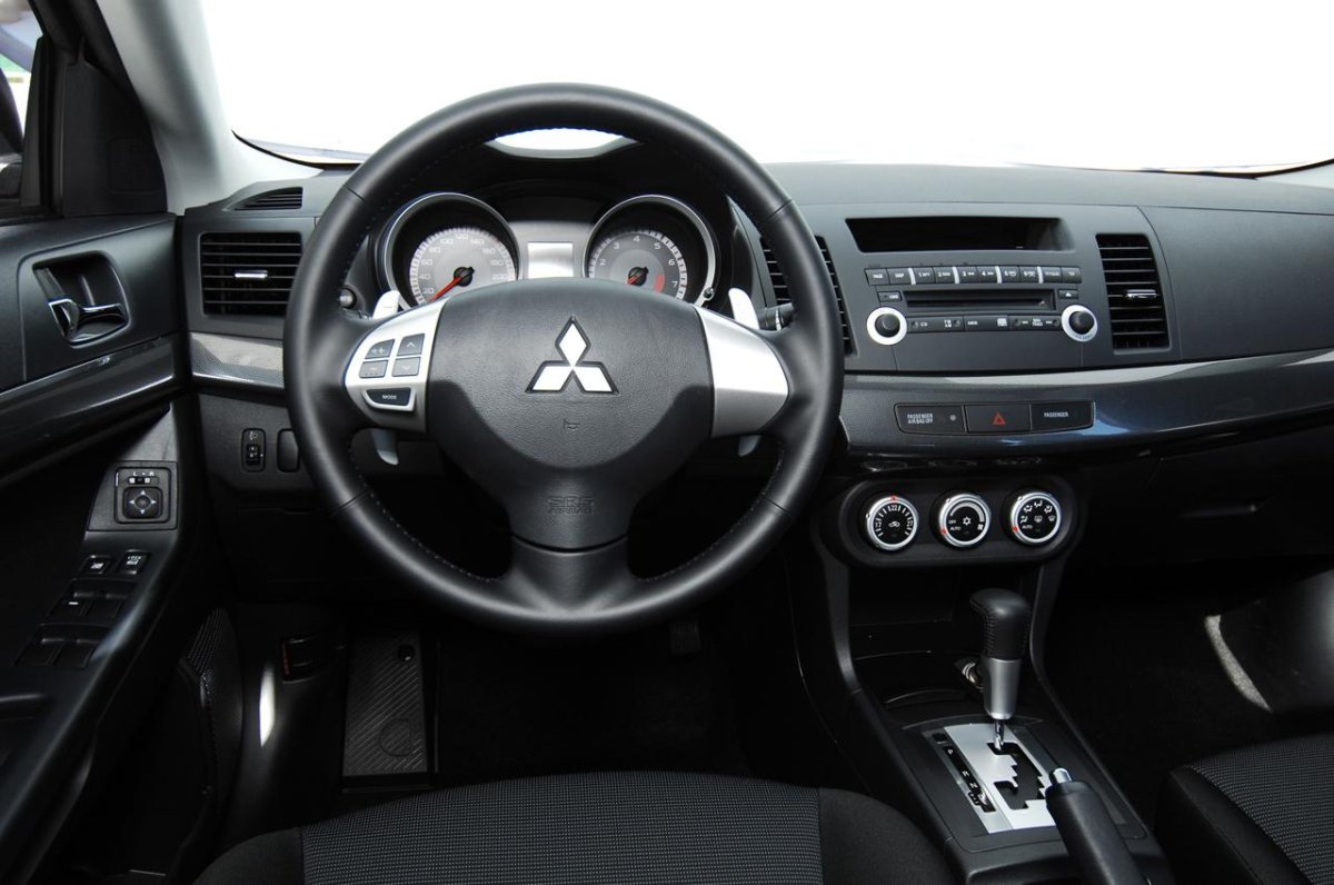 Мицубиси Лансер 10 салон