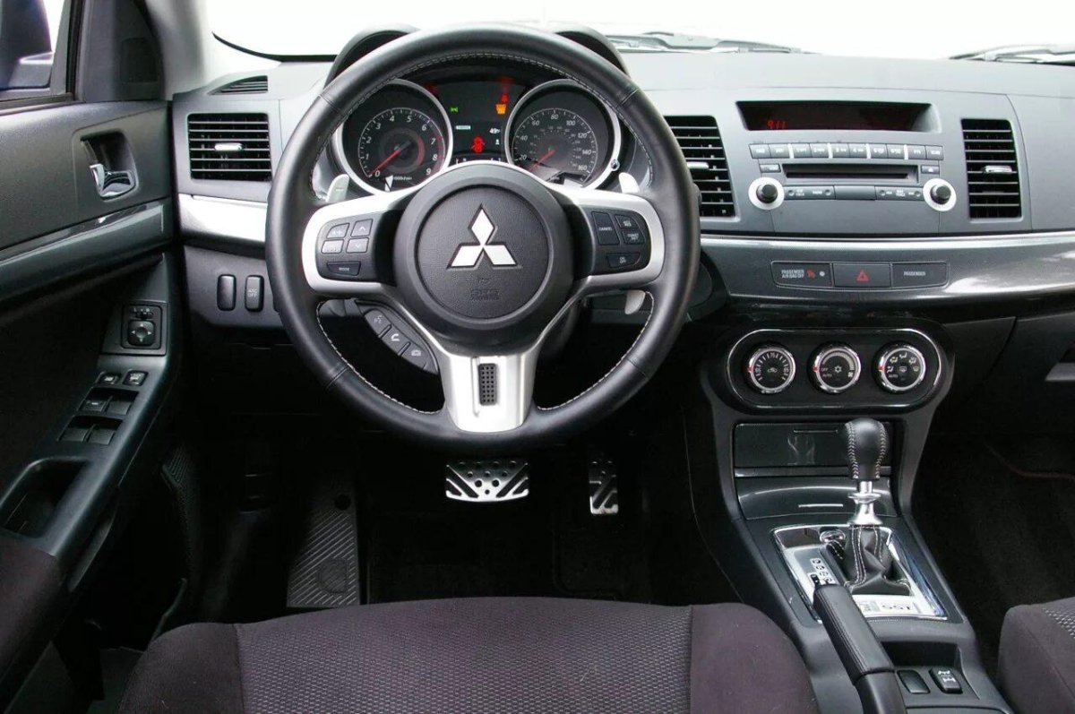 Ланцер 10 салон