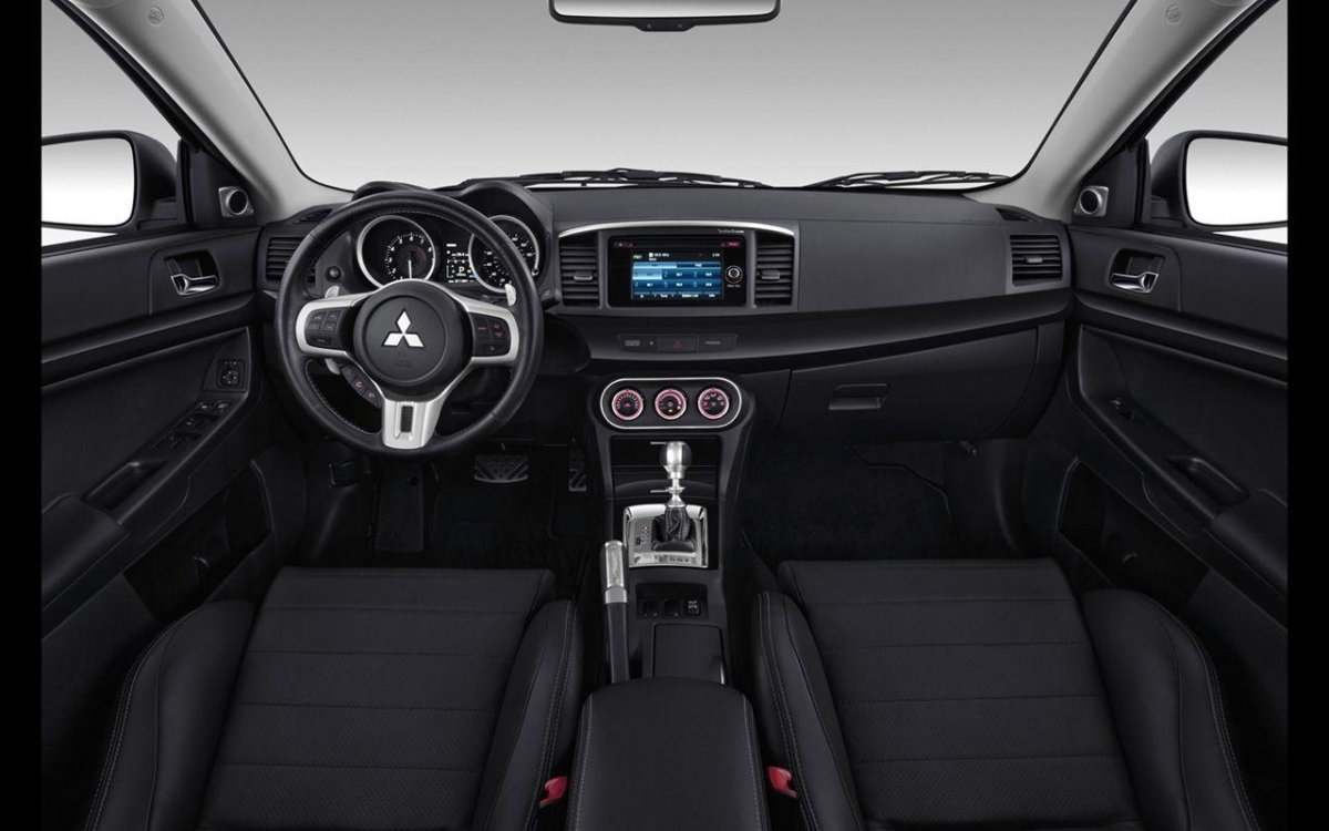 Mitsubishi Lancer Evolution x 2020 салон
