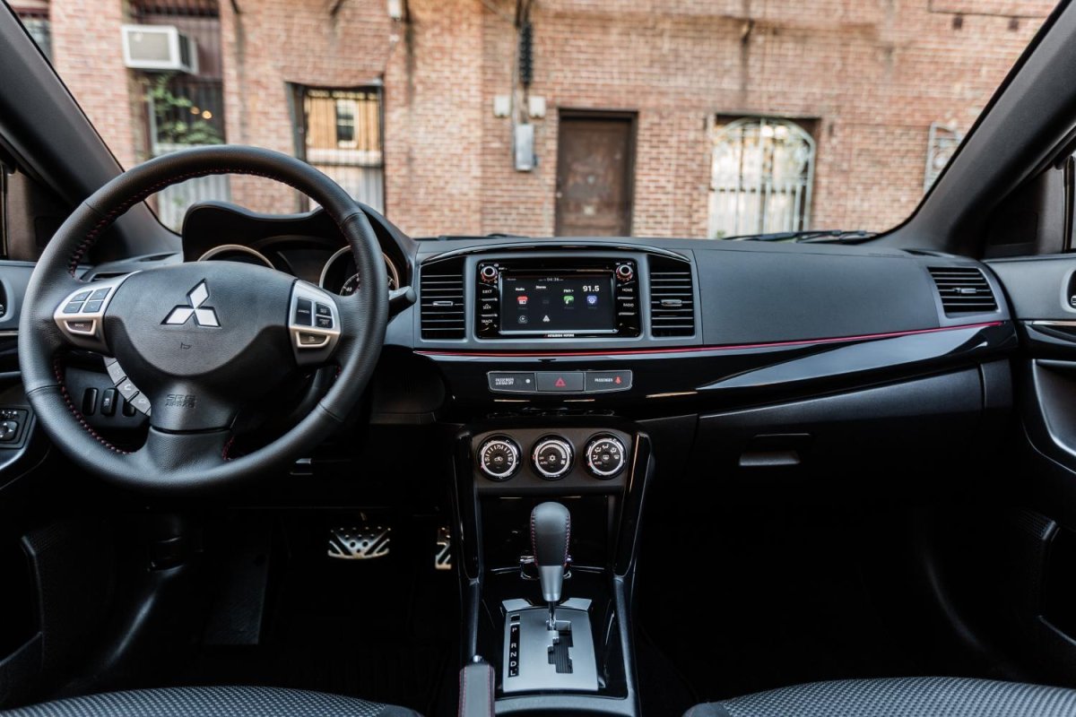 Mitsubishi Lancer 10 салон