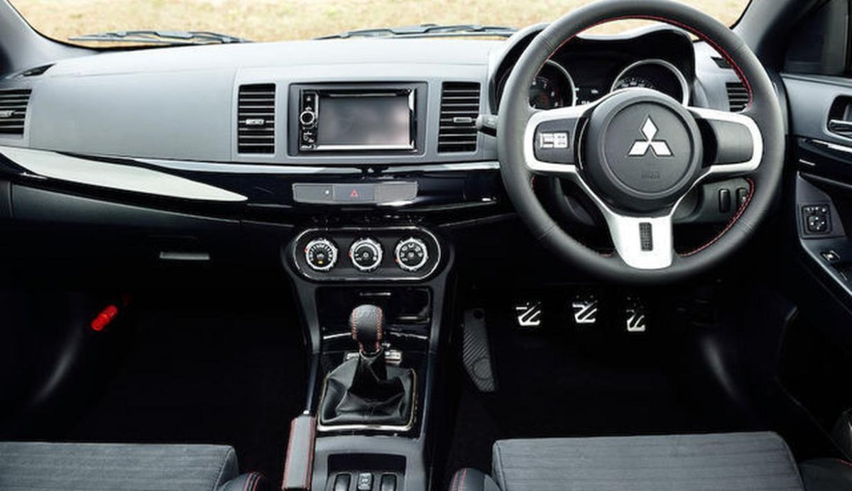 Lancer EVO 10 салон