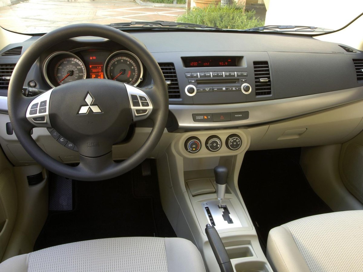Mitsubishi Lancer 2008 салон