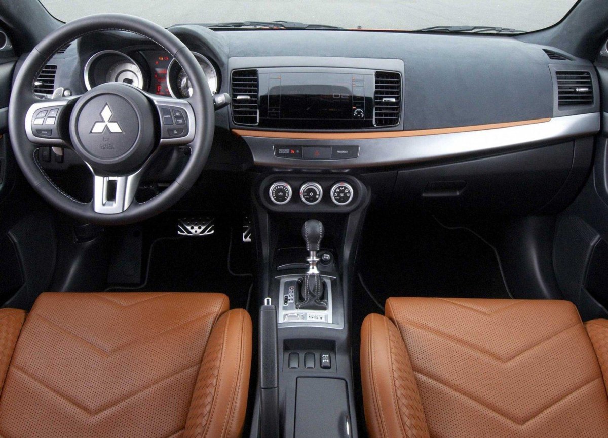 Лансер 10 коричневый салон