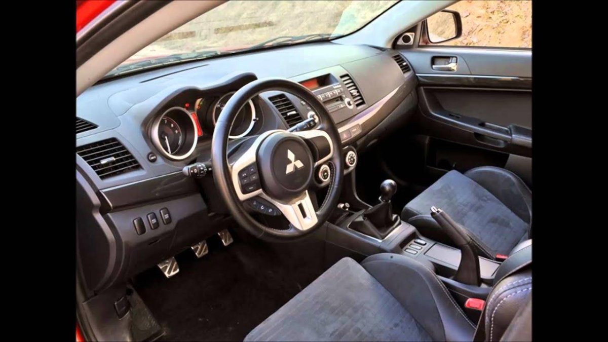 Митсубиси Лансер 10 2.0 салон