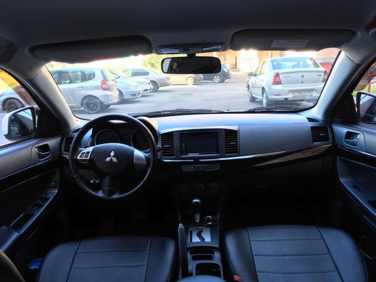 Lancer 10 черный салон