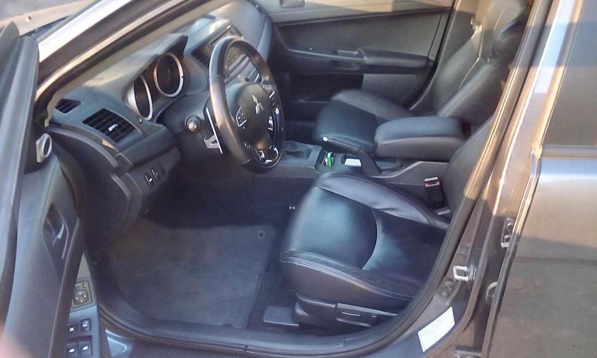 Lancer 10 кожаный салон