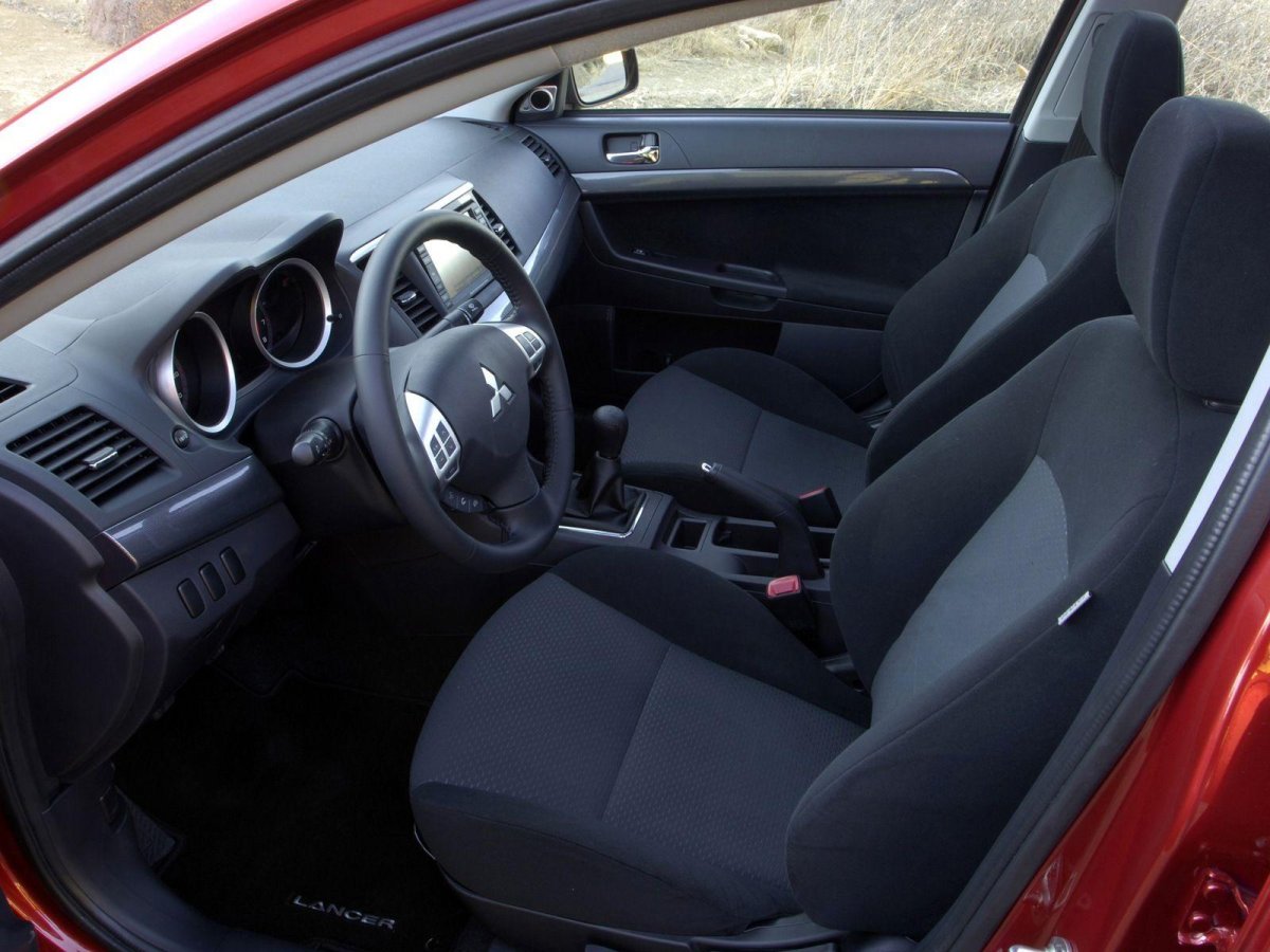 Митсубиси Лансер 2008 салон
