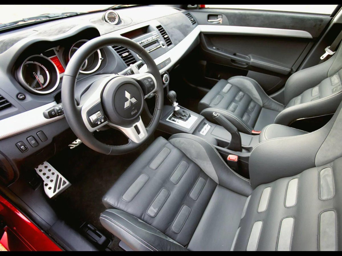 Lancer EVO 10 салон