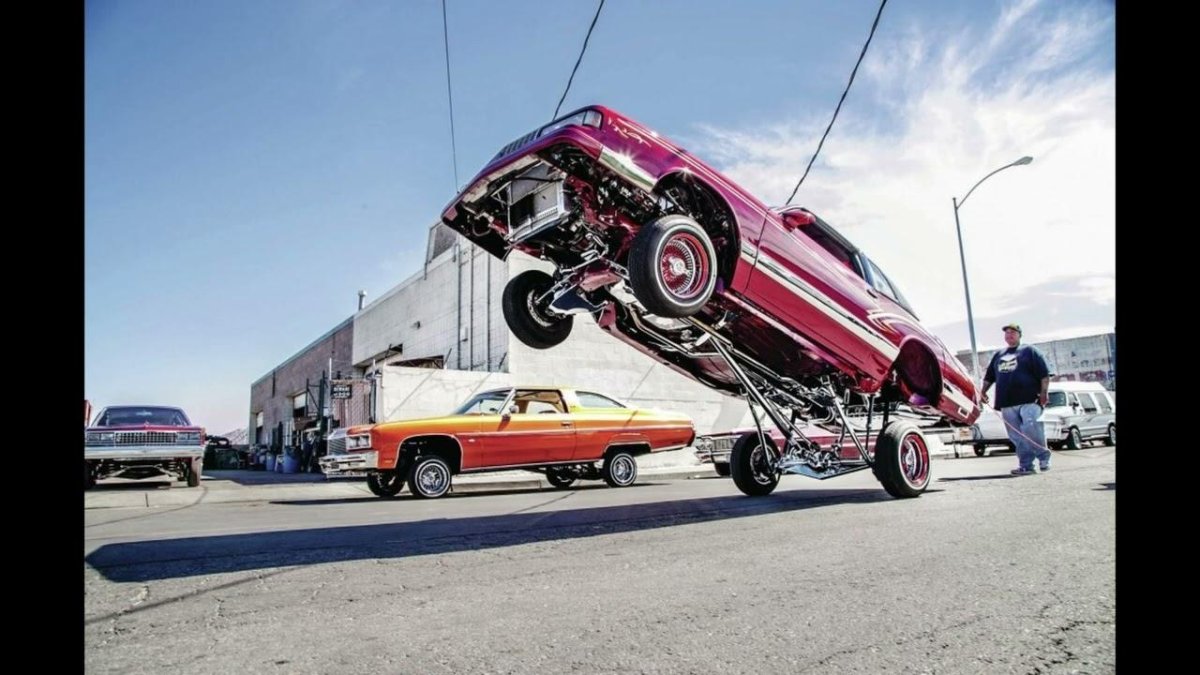 Лоурайдер в прыжке