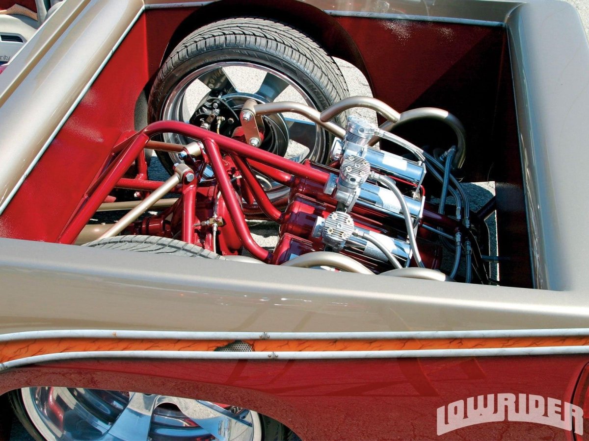 Гидравлика на машине лоурайдер