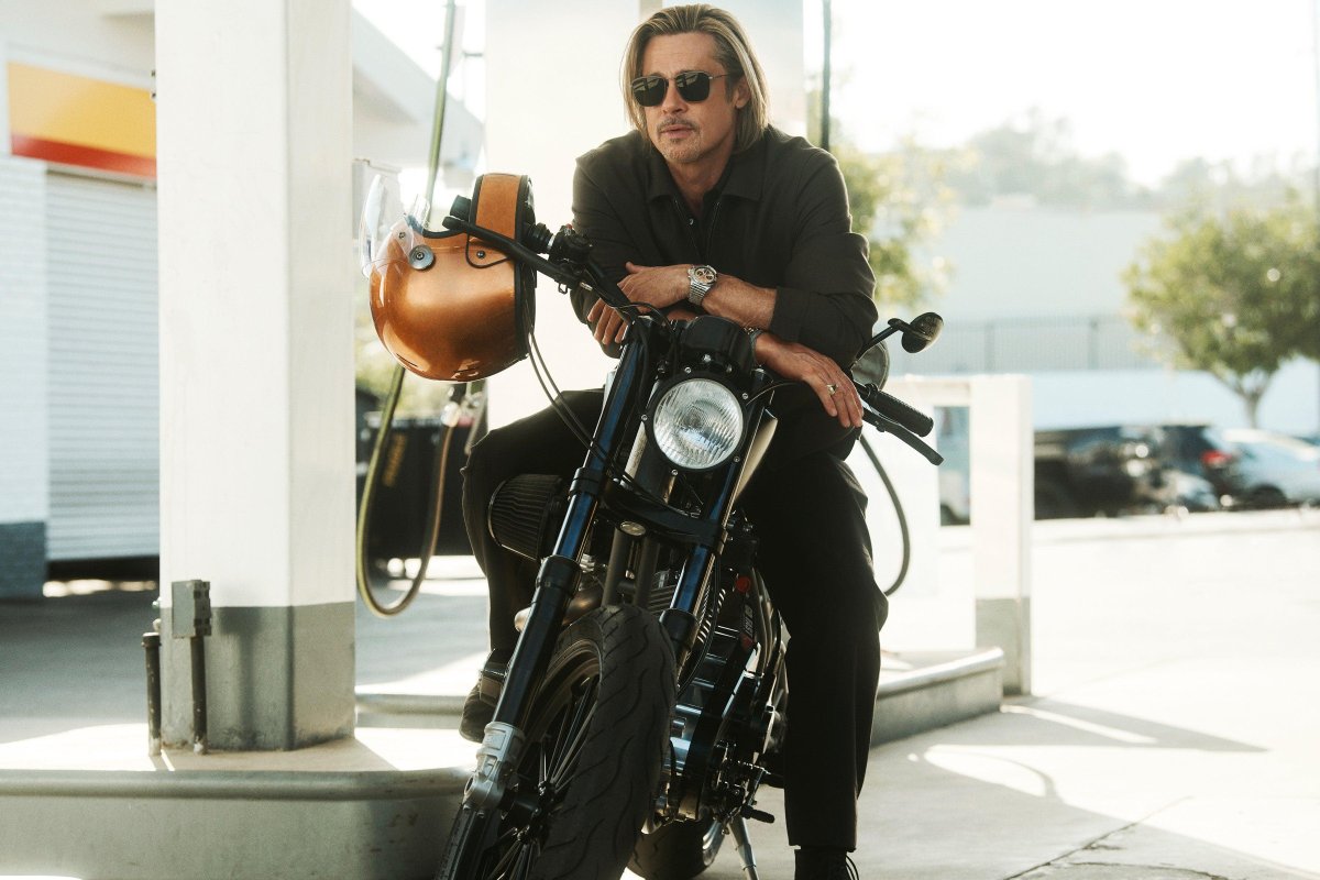 Брэд Питт на мотоцикле