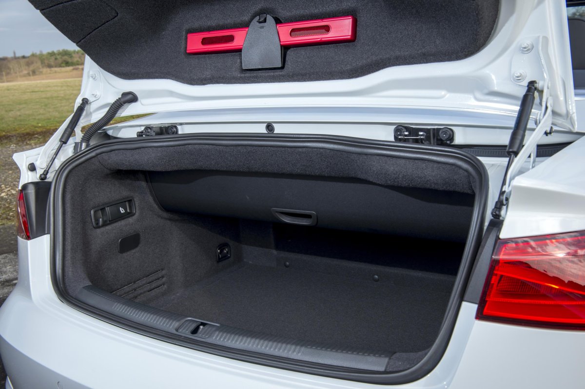 Audi a3 Cabrio багажник