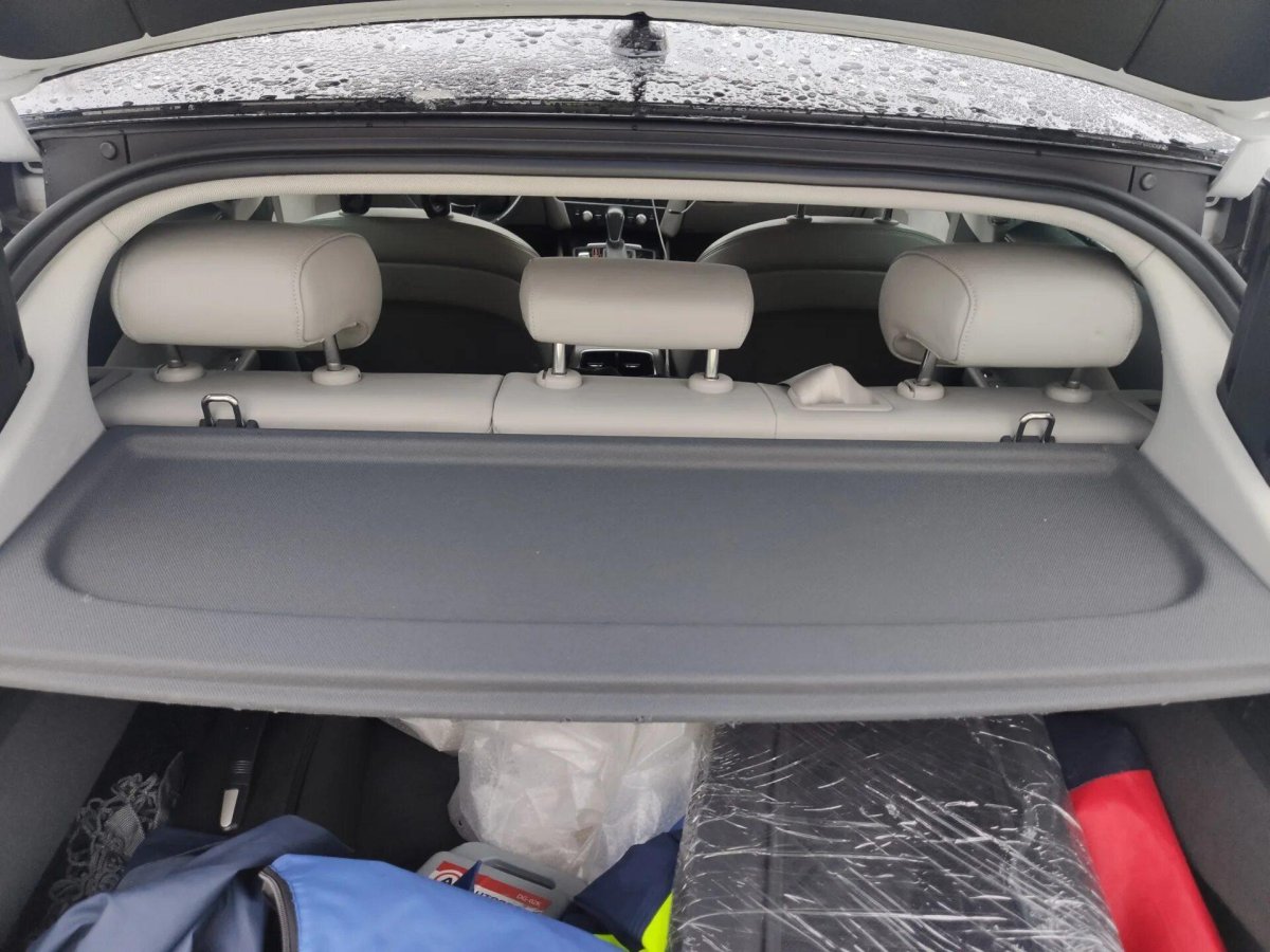 Пластиковая вставка на багажник Ауди а4