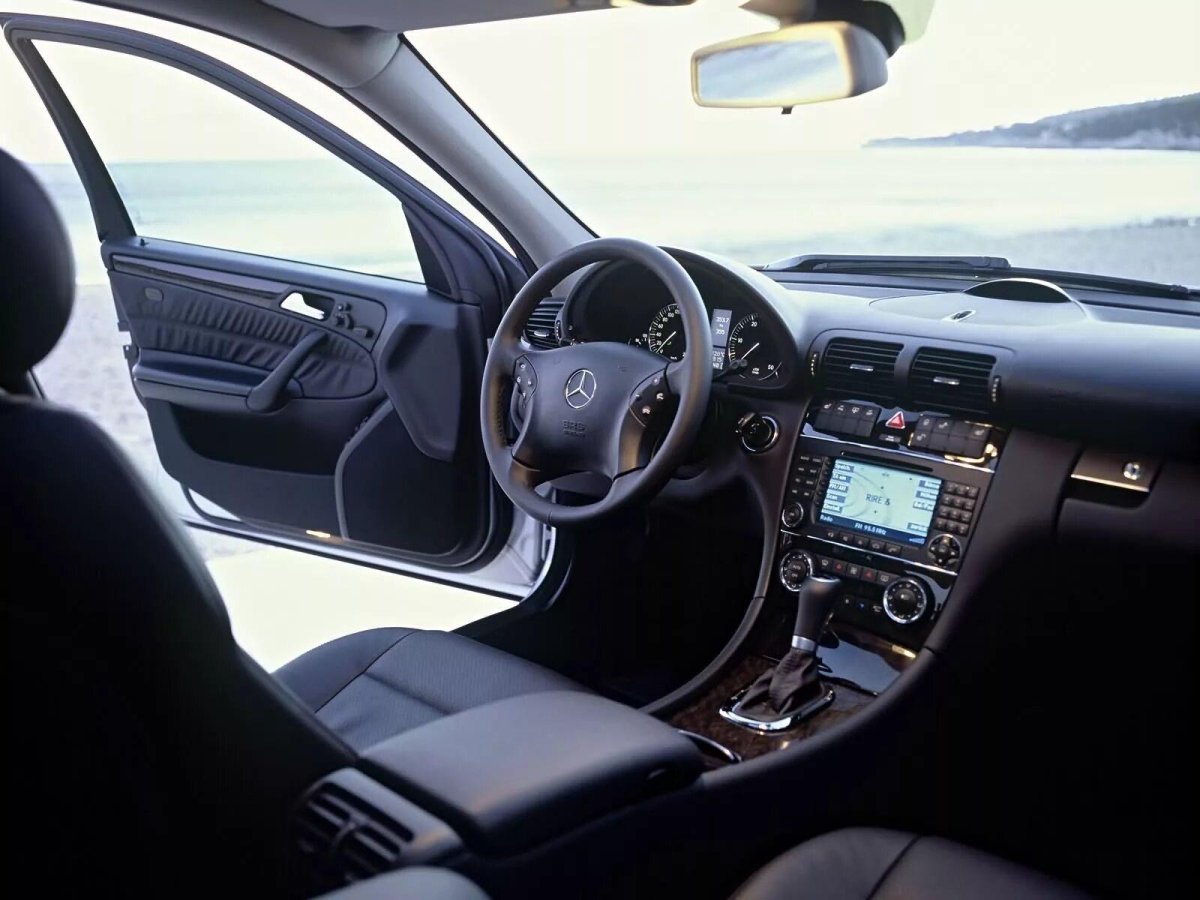 Mercedes Benz c class w203 салон