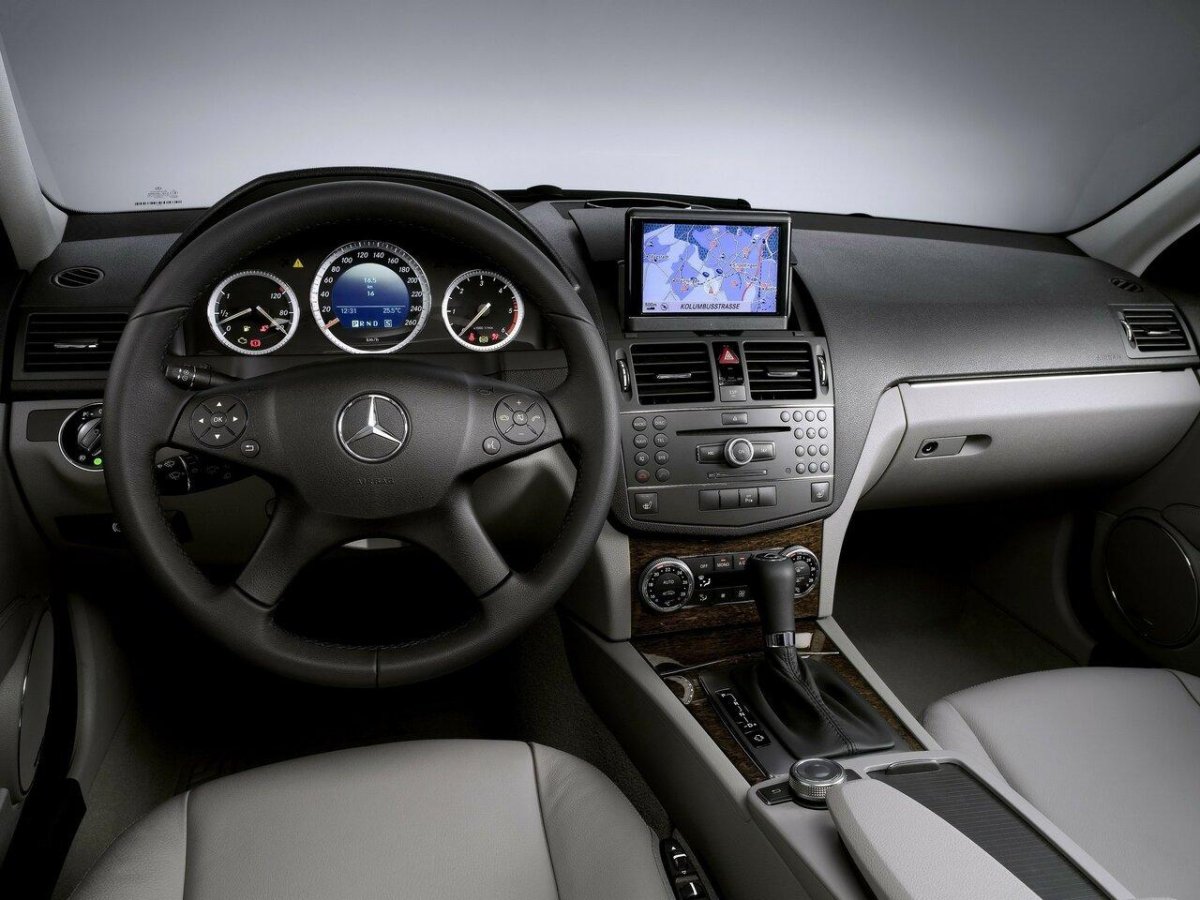 Mercedes Benz c class 2008 салон