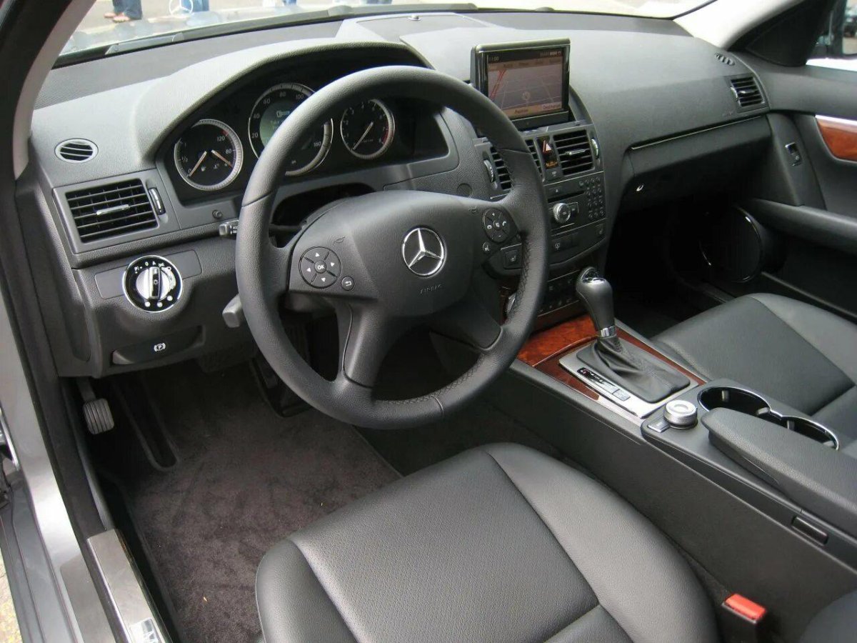 Mercedes Benz c class 2010 год салон