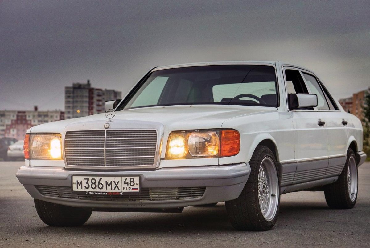 Mercedes w126 белый