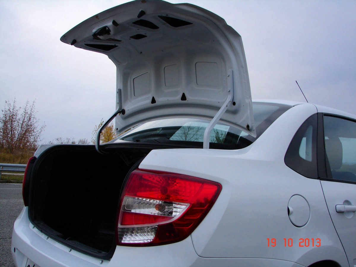 Lada Granta седан багажник