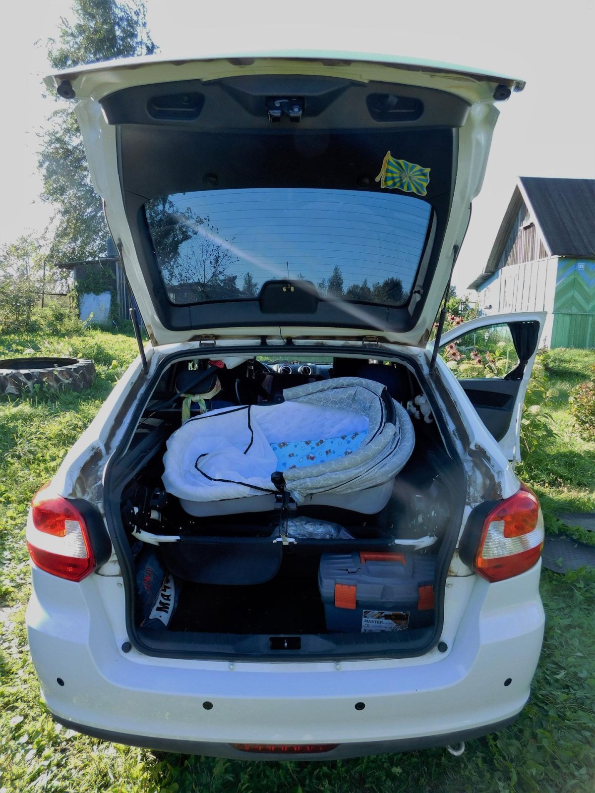 Лада Гранта лифтбек багажник