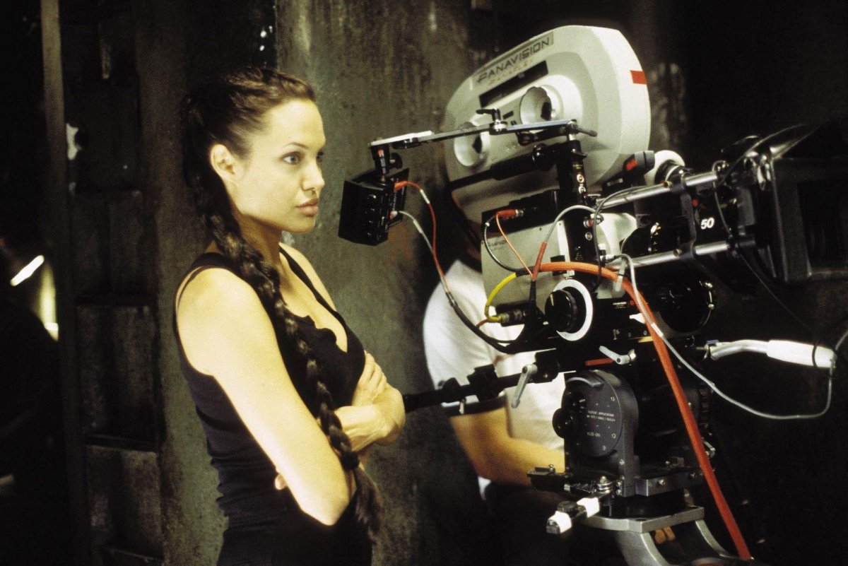 Лара Крофт: Расхитительница гробниц фильм 2001