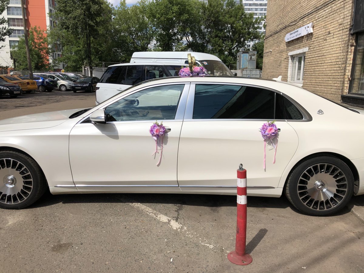 Украшение на машину гостей