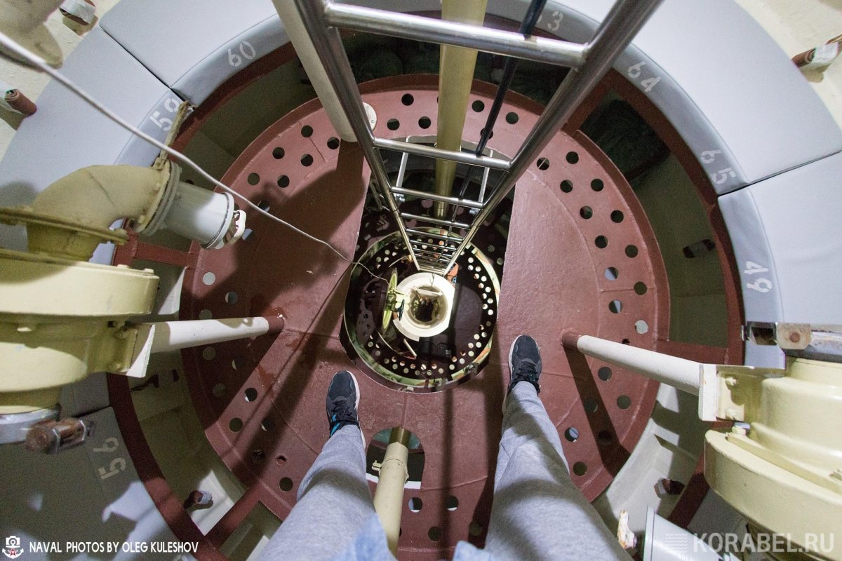 Внутри атомная подводная лодка "Казань"